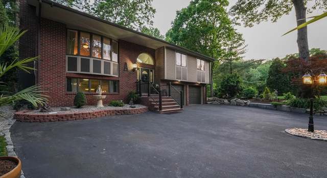 Photo of 597 Fisher Rd, Dartmouth, MA 02747
