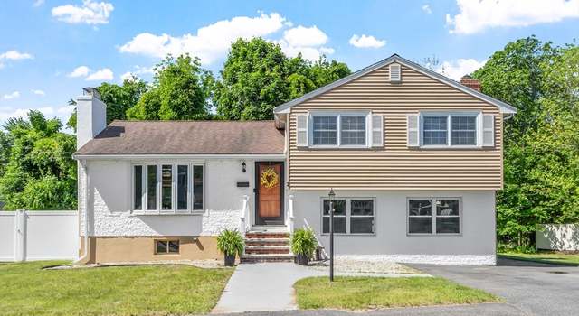 Photo of 2 Appleton Rd, Wakefield, MA 01880