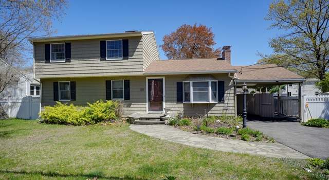 Photo of 20 Fernglade Rd, Burlington, MA 01803