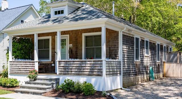 Photo of 28 Oakwood Ave, Falmouth, MA 02540