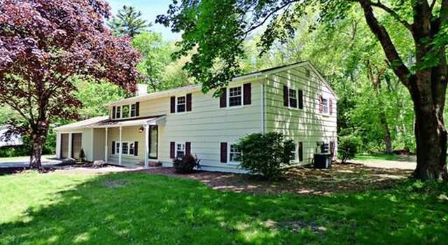 Photo of 39 Fairwood Dr, Pembroke, MA 02359