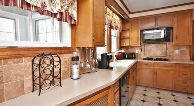 Photo of 20 Hillside, Amesbury, MA 01913