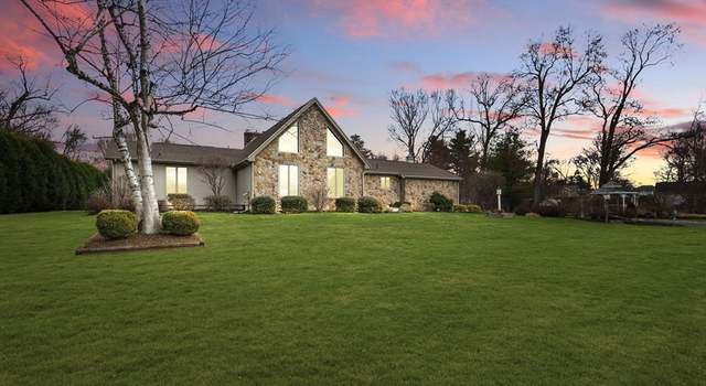 Photo of 86 Willow Brook Dr, Agawam, MA 01001