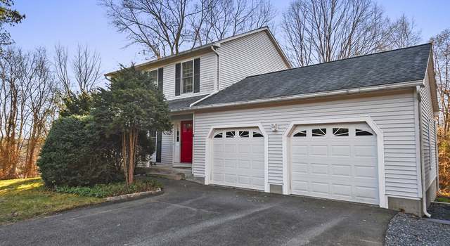 Photo of 6 Carriage Hill Ln, Hudson, MA 01749