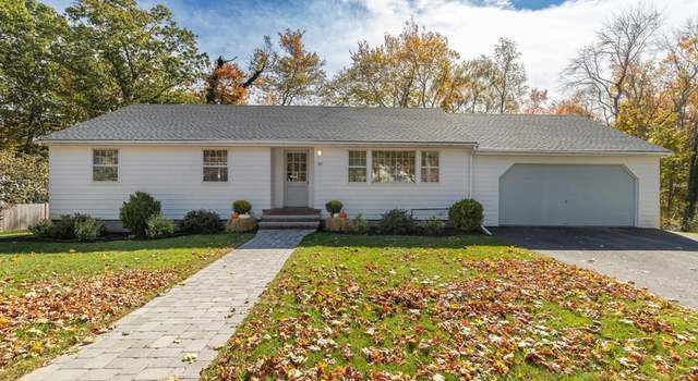 Photo of 10 Pilgrim Rd, Hamilton, MA 01982