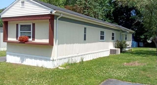 Photo of 97 Willow Tree Dr, Attleboro, MA 02703