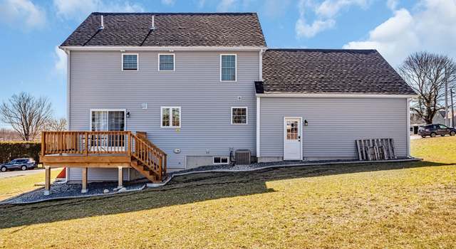 Photo of 51 Fairlawn St, Fitchburg, MA 01420