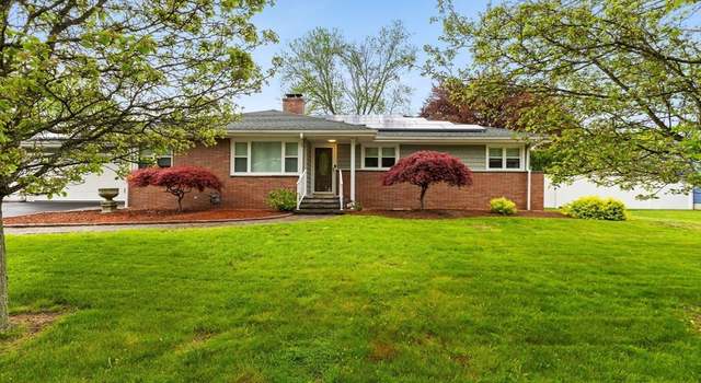 Photo of 216 Hinchey Ln, Somerset, MA 02726
