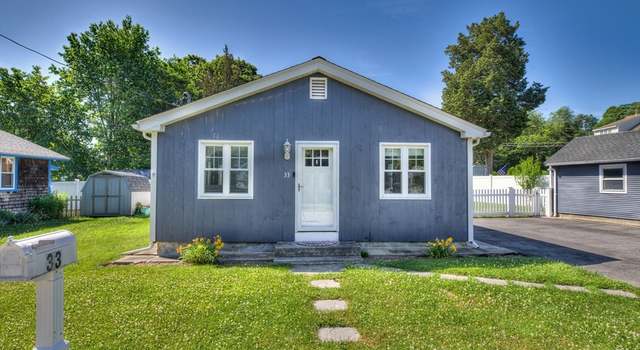 Photo of 33 Spruce Ln, Bristol, RI 02809
