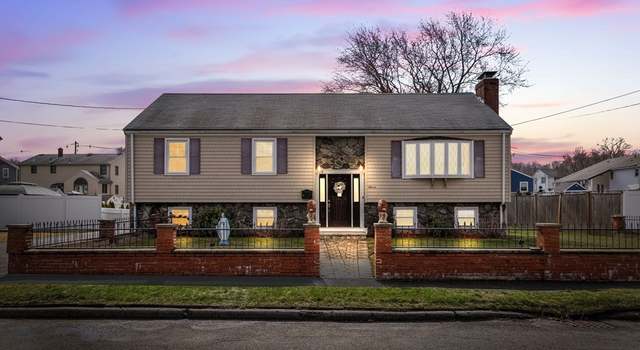 Photo of 11 Canterbury Dr, Peabody, MA 01960