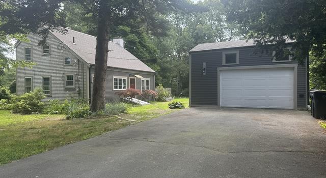 Photo of 1 Stoneledge Rd, Dartmouth, MA 02748