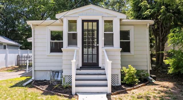 Photo of 19 Arlington Rd, Dedham, MA 02026