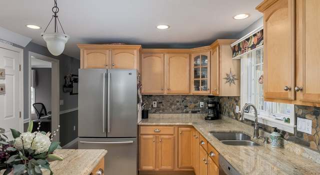 Photo of 7 Basswood Cir, Holden, MA 01520