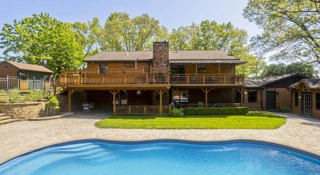 Photo of 198 Mountain View Dr, Holyoke, MA 01040