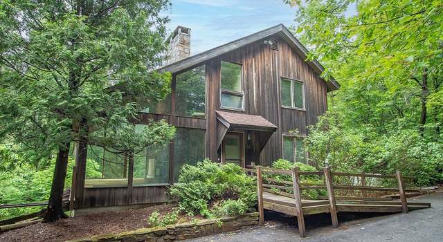 Photo of 12 Pine Hill Ln, Princeton, MA 01541