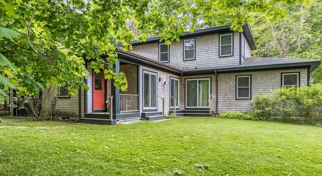 Photo of 40 High St, Falmouth, MA 02543
