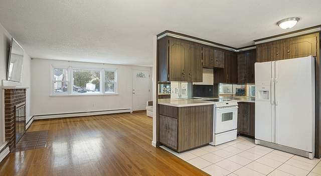 Photo of 38 Day Cir, Woburn, MA 01801