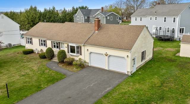 Photo of 79 Ledgeview Dr, Norwood, MA 02062
