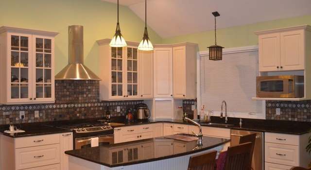 Photo of 18 Robinhood, Billerica, MA 01821