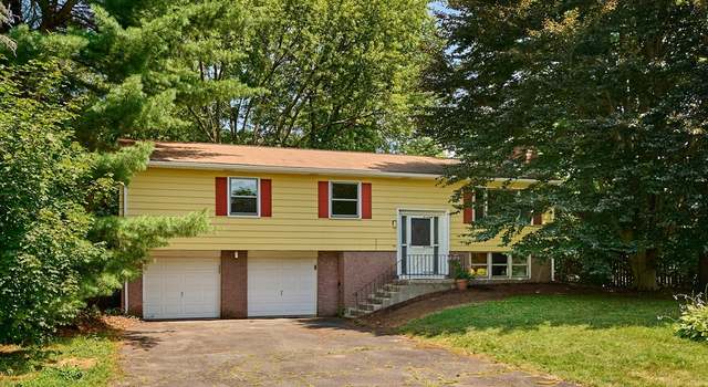 Photo of 131 Tracy Cir, Amherst, MA 01002