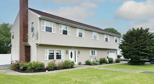 Photo of 126 Lake St, Shrewsbury, MA 01545