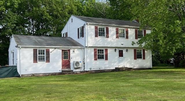 Photo of 8 Clover Hill Dr, Chelmsford, MA 01824