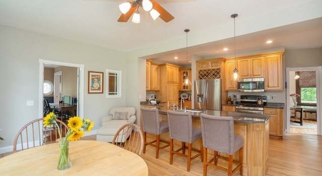 Photo of 25 Greenleaf St, Amesbury, MA 01913
