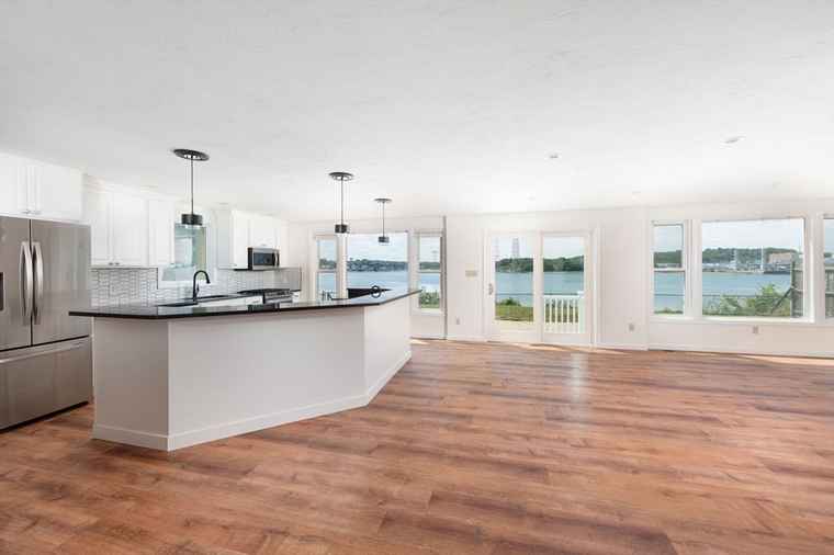 Photo of 72 Bluff Rd Weymouth, MA 02191
