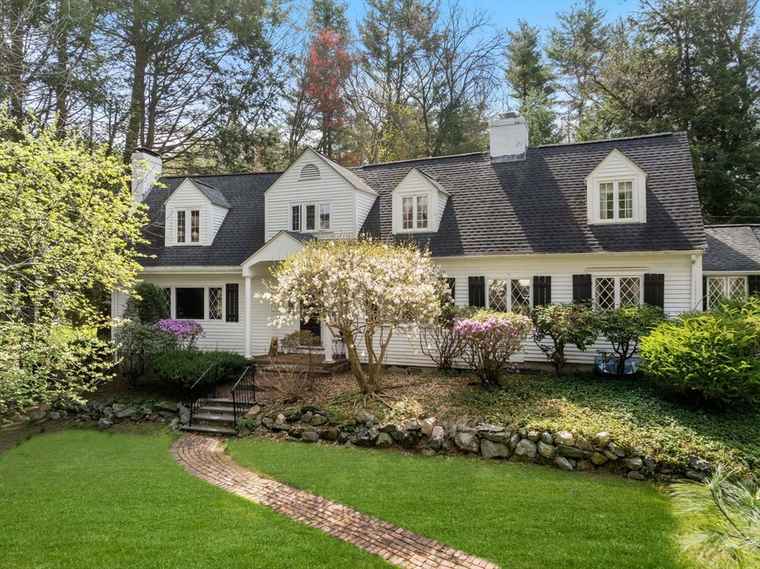 Photo of 167 Conant Rd Weston, MA 02493