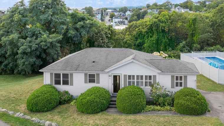 Photo of 11 Crestview Ter Gloucester, MA 01930