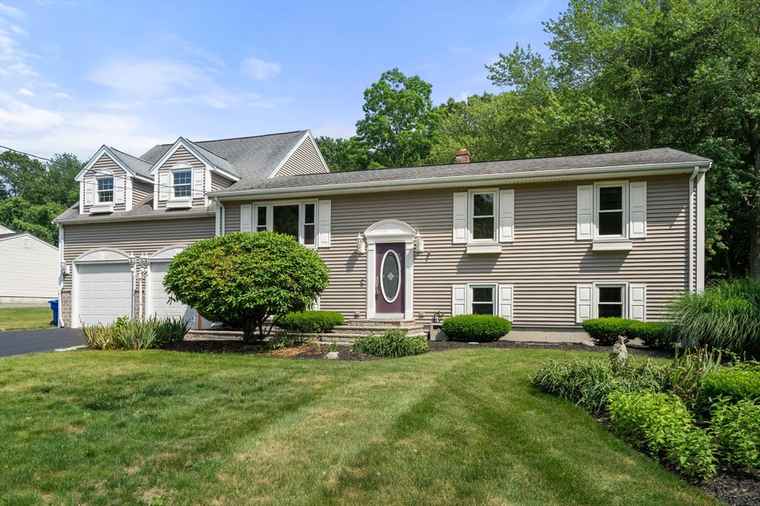 Photo of 588 Dighton Ave Taunton, MA 02780