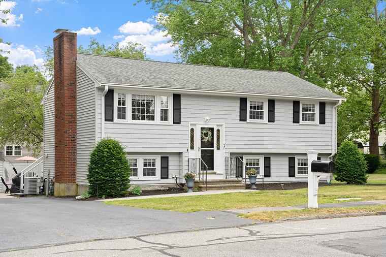Photo of 3 Gettysburg St Woburn, MA 01801