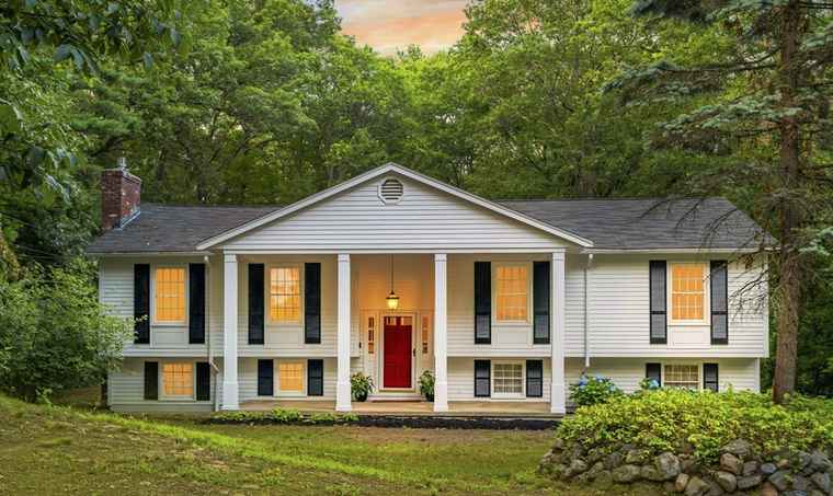 Photo of 6 Gould Rd Bedford, MA 01730