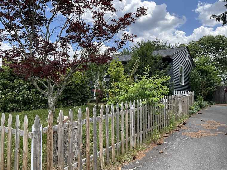 Photo of 98 Cottonwood Rd New Bedford, MA 02745