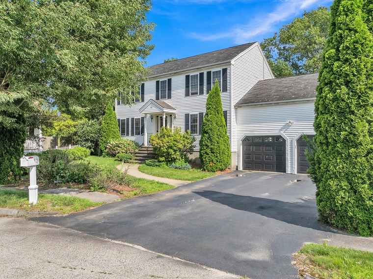 Photo of 8 Adelaide Cir Worcester, MA 01606