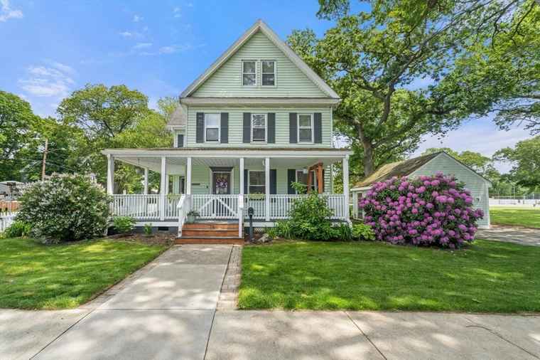 Photo of 76 Central St Woburn, MA 01801