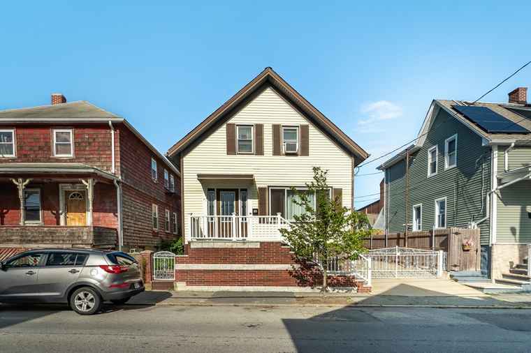 Photo of 566 S Second St New Bedford, MA 02744