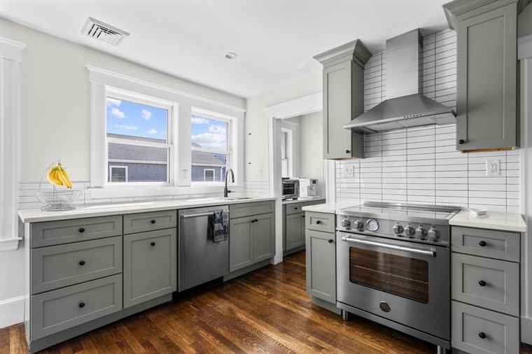 Photo of 151 Pleasant St #1 Watertown, MA 02472
