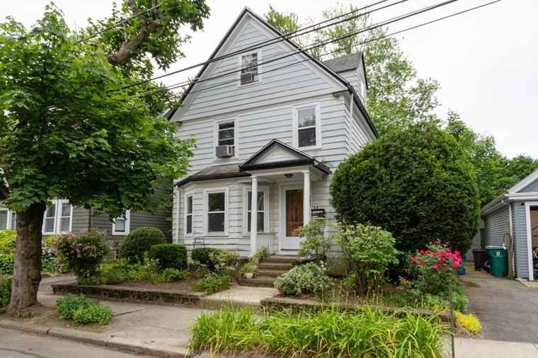 Photo of 30 Jerome Ave Newton, MA 02465