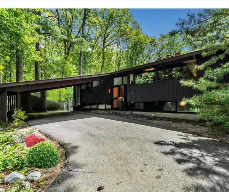 Photo of 17 Nashoba Rd Sudbury, MA 01776