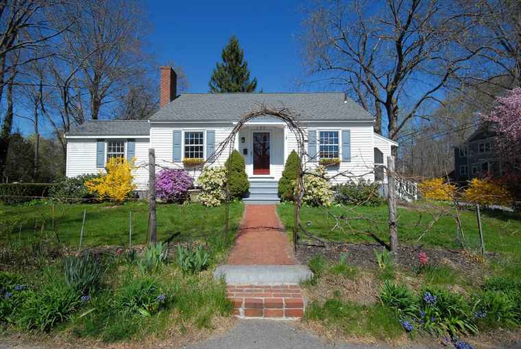 Photo of 195 Stow St Concord, MA 01742