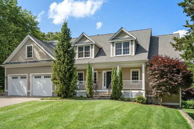 Photo of 10 Gloucester Rd Westwood, MA 02090