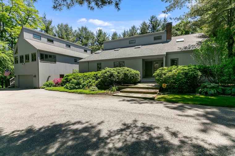 Photo of 35 Westwood Dr Worcester, MA 01609