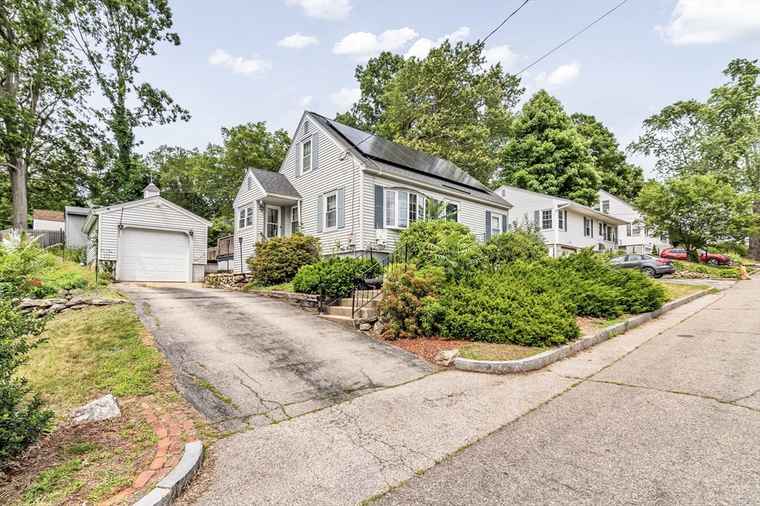 Photo of 354 Seames Dr Manchester, NH 03103