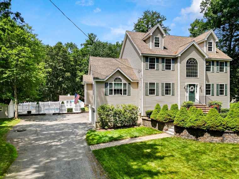 Photo of 793 Forest St North Andover, MA 01845