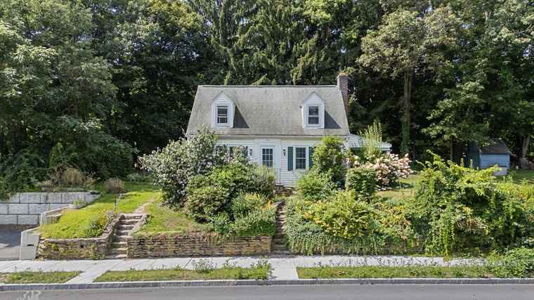 Photo of 10 Trinity Ave Worcester, MA 01605