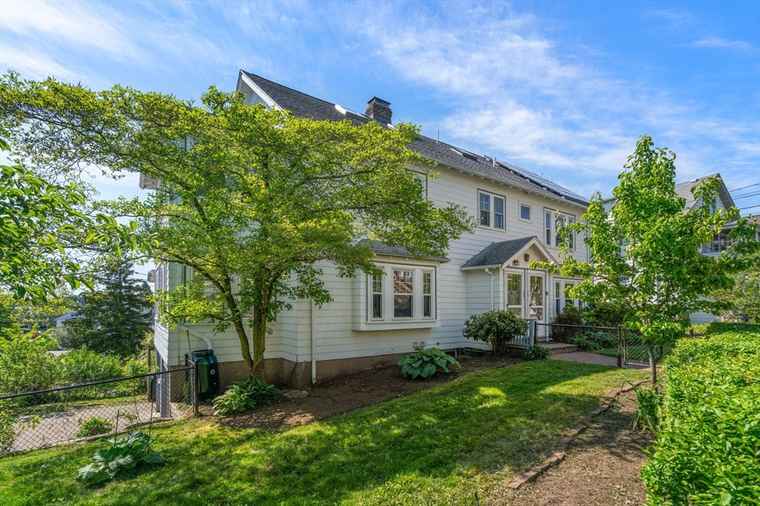 Photo of 15-17 Edgecliff Rd Watertown, MA 02472