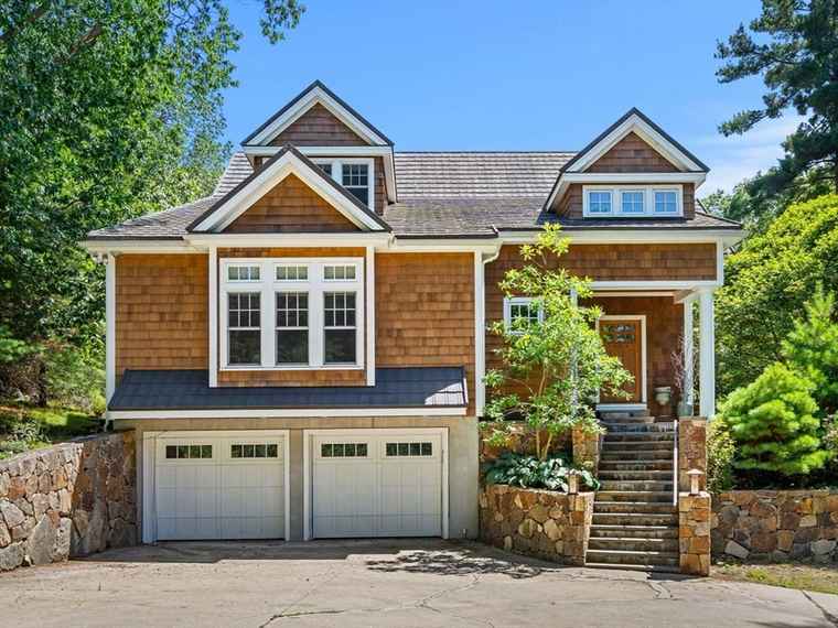 Photo of 6 Beaver Pond Rd Beverly, MA 01915