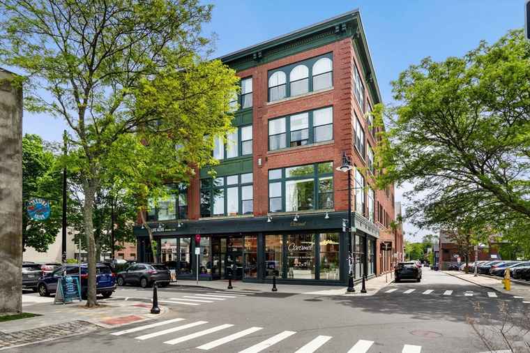 Photo of 281 Essex St #206 Salem, MA 01970