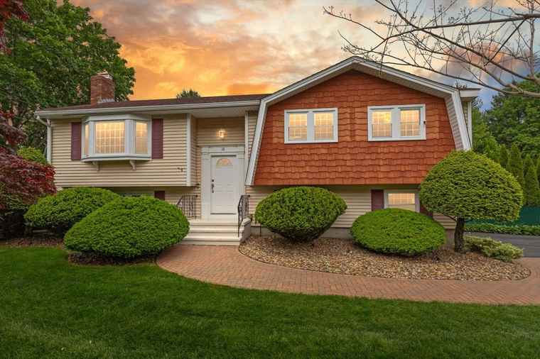 Photo of 18 Winsor Rd Billerica, MA 01821
